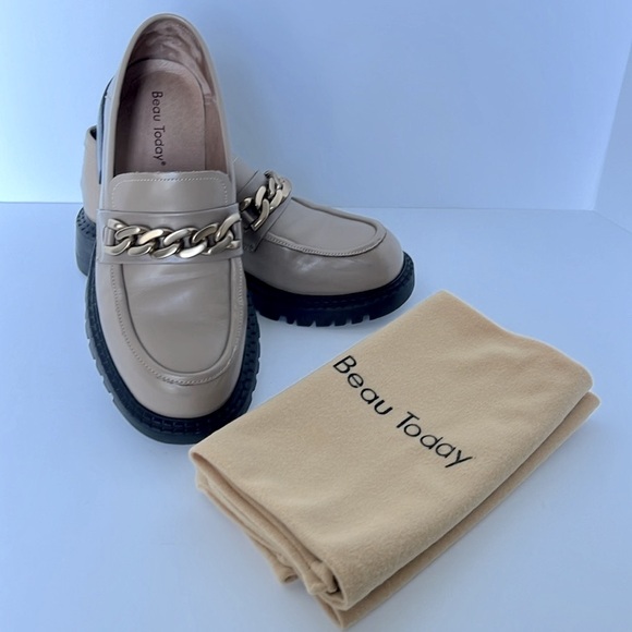 💥SALE💥 Beau Today Chain Leather Loafers Size 7.5 - Picture 4 of 9